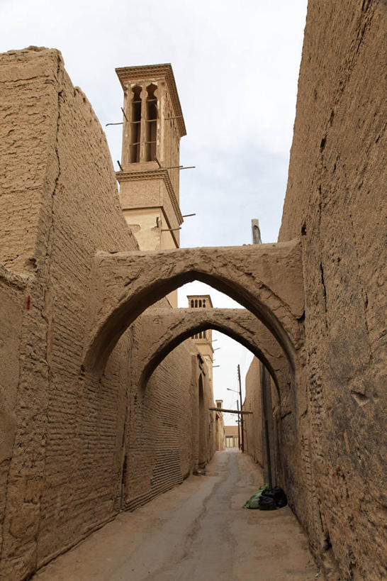 无人,家,竖图,室外,白天,仰视,度假,美景,门,城市风光,城市,道路,路,伊朗,亚洲,房屋,墙,屋子,景观,拱门,小路,交通,娱乐,楼房,墙壁,墙面,住宅,天空,门框,天,享受,休闲,发电厂,发电站,景色,放松,核电站,核能,西亚,冷却塔,省会,冷却,伊朗伊斯兰共和国,核电厂,亚兹德,亚兹德省,彩图,低角度拍摄,房子,凉水塔