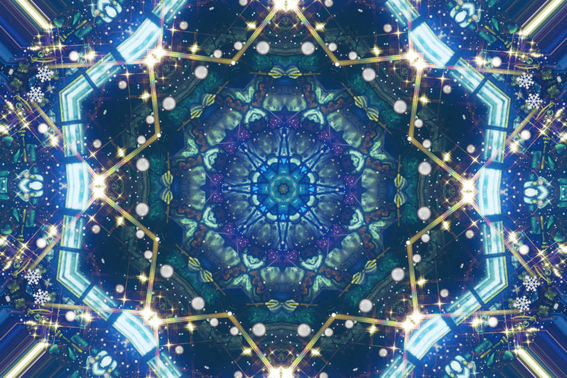 无人,横图,室内,特写,白天,正面,游戏,玩具,万花筒,透明,玩,娱乐,蓝色,休闲,益智,摄影,影棚,活动,发泄,消遣,智力,宣泄,理智,沉静,冷色,高深,冷淡,彩绘玻璃,彩色玻璃,教堂玻璃,艺术玻璃,玩耍,嬉戏,彩图,影棚拍摄,拍摄,光学玩具