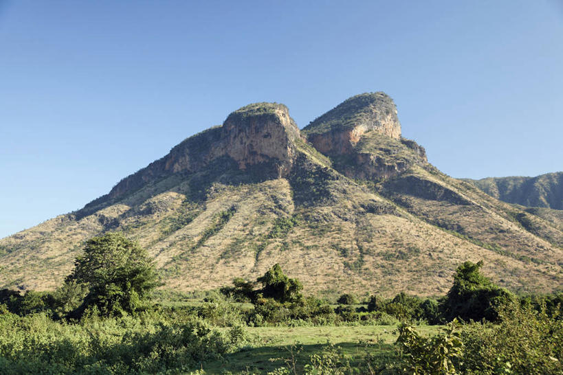 无人,横图,室外,白天,正面,旅游,度假,草地,草坪,石头,美景,山,山脉,树林,植物,缅甸,亚洲,阴影,光线,石子,影子,景观,山顶,山峰,山峦,娱乐,草,树,树木,蓝色,绿色,蓝天,天空,阳光,自然,群山,天,享受,休闲,景色,放松,东南亚,生长,晴朗,成长,自然风光,万里无云,缅甸联邦,曼德勒,省会,颠峰,极峰,曼德勒省,石块,岩石,晴空,晴空万里,彩图