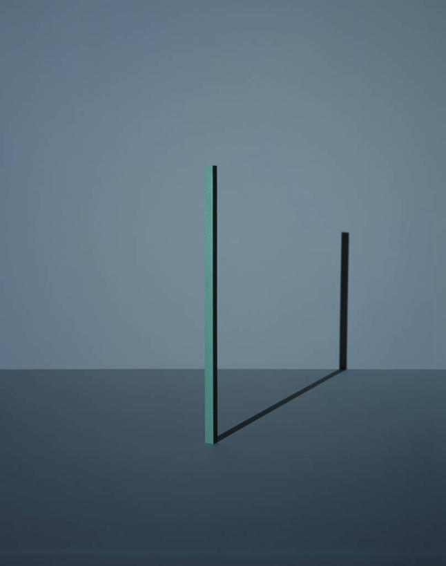 无人,竖图,室内,白天,正面,数码,科技,阴影,灰色背景,反射,网络,棒子,影子,高光,几何,计算机图形,合成,绿色,电脑合成图,数码合成图,合成图,写实,具体,具象,彩图