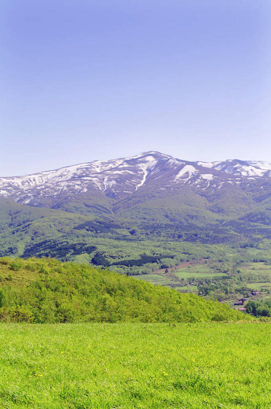 无人,竖图,室外,白天,正面,旅游,度假,草地,草原,石头,美景,山,雪,雪山,植物,大雪,北海道,日本,亚洲,阴影,光线,石子,影子,冰,积雪,景观,旷野,山顶,山峰,雪景,冬季,冬天,山峦,娱乐,草,蓝色,绿色,蓝天,天空,阳光,自然,天,享受,休闲,景色,放松,寒冷,晴朗,冰冷,自然风光,原野,东亚,万里无云,日本国,北海道地方,北海道岛,严寒,冰凉,酷寒,凛冽,凛凛,极冷,颠峰,极峰,石块,晴空,晴空万里,彩图,后志支厅,后志综合振兴局,积丹,积丹半岛,道央