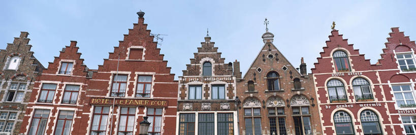 无人,家,横图,室外,白天,仰视,度假,美景,窗户,窗帘,城市风光,城市,法国,欧洲,一排,许多,阴影,整齐,装饰,并列,并排,光线,影子,房屋,屋子,景观,公寓,很多,娱乐,洋房,楼房,玻璃窗,住宅,排列,蓝色,蓝天,天空,阳光,帘子,天,享受,休闲,遮阳,景色,放松,晴朗,华丽,修饰,点缀,西欧,队列,法兰西,平行,万里无云,法兰西共和国,衬托,美观,雅致,雅观,法兰西第五共和国,布尔日,谢尔省,中央大区,晴空,晴空万里,彩图,低角度拍摄,房子