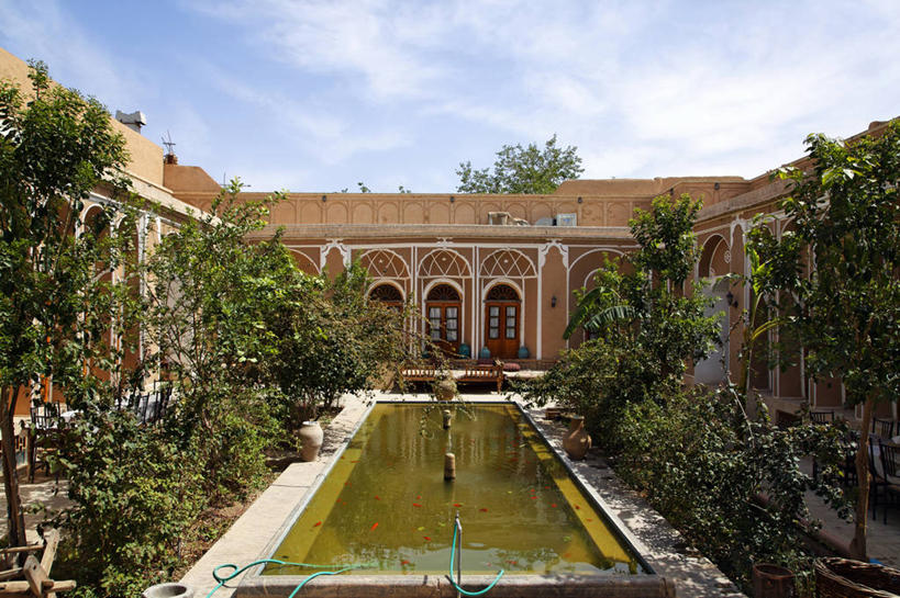 无人,宾馆,横图,室外,白天,正面,度假,美景,植物,城市风光,城市,酒店,伊朗,亚洲,阴影,光线,影子,池塘,景观,水池,云,云朵,云彩,娱乐,树,树木,蓝色,绿色,白云,蓝天,天空,阳光,自然,天,享受,休闲,景色,放松,生长,晴朗,成长,旅社,西亚,伊朗伊斯兰共和国,亚兹德,亚兹德省,晴空,彩图,客店,客栈,旅店,旅馆,商旅