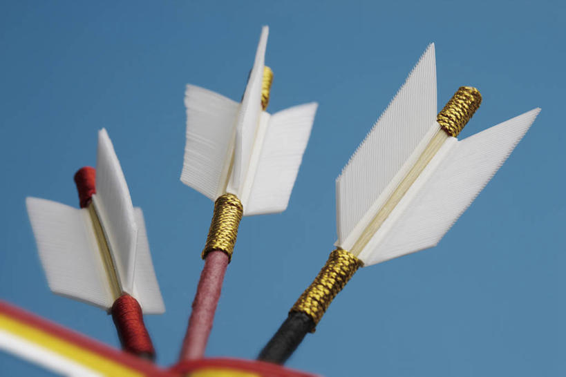 无人,横图,室内,特写,白天,正面,静物,阴影,蓝色背景,辟邪,反射,影子,文化,三个,箭,祈祷,健康,许愿,摄影,影棚,祈求,驱邪,祛邪,避邪,平安,彩图,影棚拍摄,拍摄,破魔,破魔箭,破魔矢