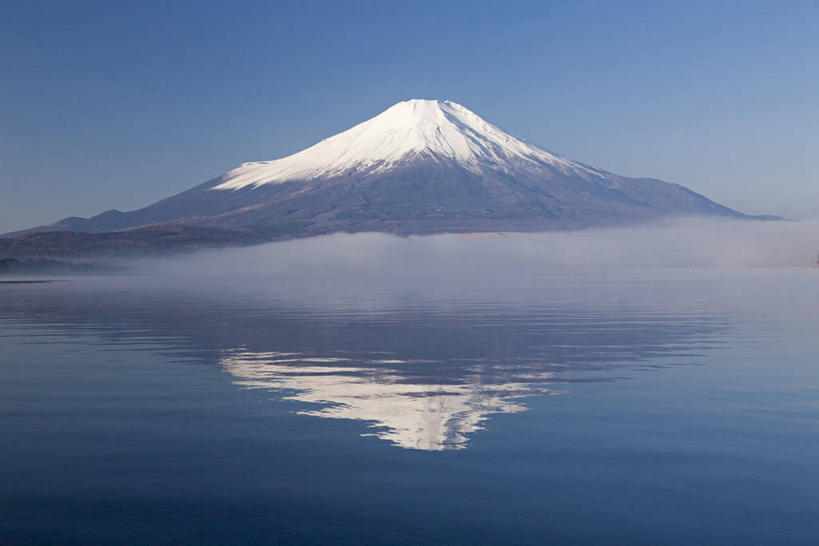 无人,横图,室外,白天,正面,旅游,度假,湖,湖泊,火山,美景,山,水,雪,雪山,雾,大雪,富士山,日本,亚洲,阴影,朦胧,模糊,光线,影子,冰,湖面,积雪,景观,山峰,水流,水面,雪景,冬季,冬天,山峦,娱乐,蓝色,倒影,蓝天,天空,阳光,自然,湖水,天,享受,休闲,景色,放松,寒冷,晴朗,淡水湖,迷雾,冰冷,倒映,自然风光,东亚,本州,万里无云,本州岛,日本国,中部地方,山梨,山梨县,严寒,冰凉,酷寒,凛冽,凛凛,极冷,富士五湖,山中湖,反照,活火山,大雾,晴空,晴空万里,彩图,南都留郡,富士河口湖町
