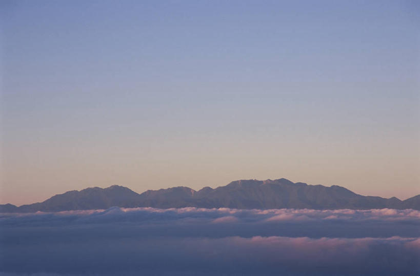 无人,横图,室外,白天,正面,旅游,度假,日出,美景,山,山脉,太阳,东京,日本,亚洲,景观,山峰,云海,朝霞,晨曦,黎明,山峦,云层,娱乐,蓝色,蓝天,天空,阳光,自然,群山,天,享受,休闲,景色,放松,晴朗,自然风光,东亚,本州,万里无云,关东地方,本州岛,日本国,东京都,台东区,自然景观,朝阳,晴空,晴空万里,彩图,卯时,破晓,日始,上野