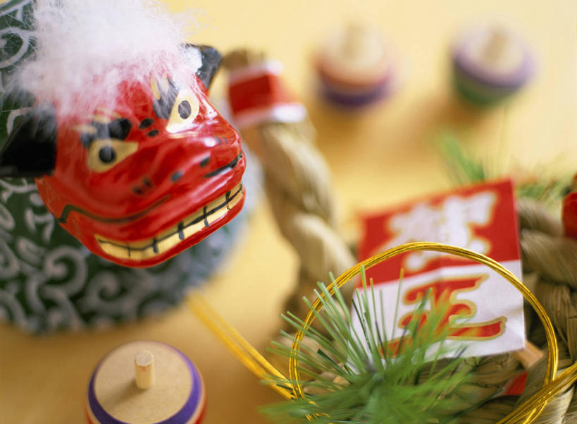 无人,交叉,横图,俯视,室内,特写,白天,桌面,桌子,竹子,叶子,阴影,竹制,朦胧,模糊,日本文化,艺术,装饰,编织,反射,篮子,面具,影子,绿叶,文化,传统,一个,黄色,竹篮,嫩叶,单个,竹条,华丽,修饰,交织,点缀,竹制品,衬托,美观,雅致,雅观,穿插,叶,叶片,彩图,高角度拍摄,能剧面具,能面