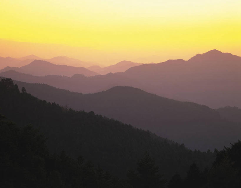无人,横图,室外,白天,正面,旅游,度假,日出,美景,山,山脉,太阳,奈良县,日本,亚洲,朦胧,模糊,景观,山峰,朝霞,晨曦,黎明,山峦,背光,娱乐,天空,阳光,自然,群山,天,享受,休闲,景色,放松,自然风光,逆光,东亚,本州,本州岛,日本国,近畿地方,奈良,近畿,朝阳,彩图,卯时,破晓,日始,吉野郡,吉野町