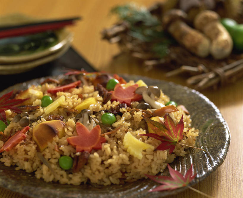 米饭,无人,横图,俯视,室内,特写,白天,烹饪,餐桌,筷子,桌子,蔬菜,餐具,一堆,阴影,堆叠,堆积,朦胧,模糊,新鲜,反射,碟子,盘,影子,炒饭,蛋,鸡蛋,日本料理,料理,食品,饭,文化,传统,蛋炒饭,菜肴,美食,食物,一个,盘子,碟,日式料理,日式,佳肴,有机食品,绿色食品,单个,餐台,堆,礼节,五谷,礼仪,卵,进餐用具,彩图,高角度拍摄,鸡卵,鸡子