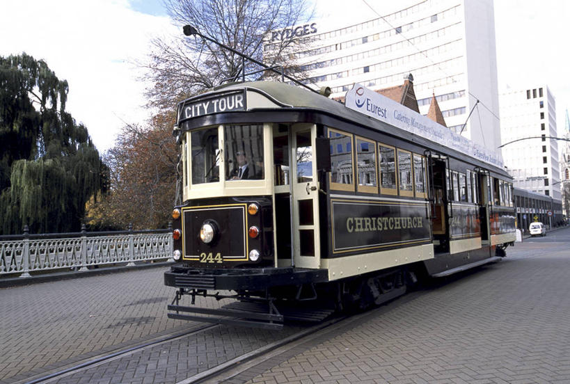 无人,高楼大厦,横图,室外,白天,正面,度假,美景,城市风光,城市,大厦,道路,建筑,路,摩天大楼,铁路,公路,火车,新西兰,阴影,光线,影子,景观,轨道,交通,铁轨,娱乐,车,阳光,交通工具,享受,休闲,景色,放松,运输,载具,大洋洲,基督城,纽西兰,长白云之乡,坎特伯雷,新西兰南岛,克赖斯特彻奇,马路,彩图,大楼,高层建筑,高楼,摩天楼,坎特伯雷区