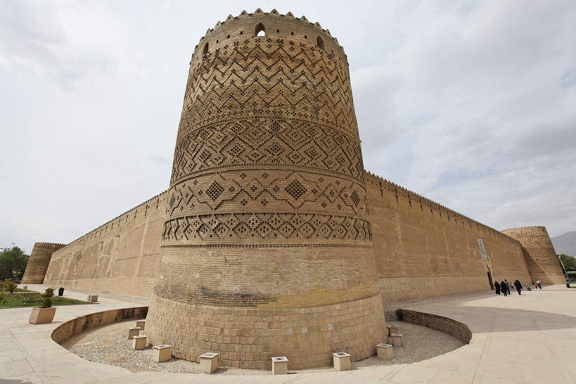 无人,横图,室外,白天,仰视,旅游,度假,名胜古迹,标志建筑,道路,地标,建筑,路,伊朗,亚洲,遗迹,堡垒,城堡,墙,乌云,云,阴天,云朵,小路,交通,云彩,古迹,文物,娱乐,建设,古建筑,墙壁,墙面,灰色,天空,天,享受,休闲,旅游胜地,放松,昏暗,阴沉,要塞,西亚,古文明,省会,伊朗伊斯兰共和国,法尔斯,法尔斯省,设防,设拉子,彩图,低角度拍摄