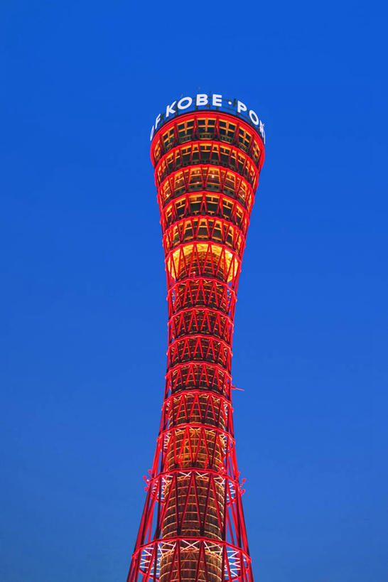 无人,竖图,室外,夜晚,仰视,旅游,度假,标志建筑,地标,建筑,夜景,照明,日本,亚洲,阴影,光线,壁灯,影子,塔,灯光,娱乐,建设,灯,红色,蓝色,蓝天,天空,灯具,天,享受,休闲,旅游胜地,放松,晴朗,照亮,照明设备,东亚,观光塔,本州,万里无云,本州岛,日本国,近畿地方,近畿,兵库,兵库县,神户,神户港,神户港口塔,神户市,神戸,县厅,神戸市,晴空,晴空万里,彩图,低角度拍摄,神户港塔