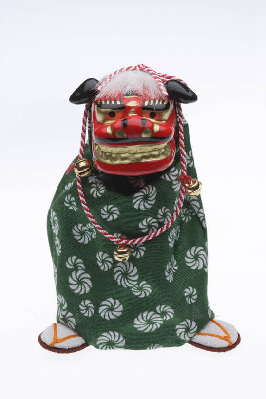 无人,竖图,室内,特写,白天,白色背景,正面,静物,雕塑,阴影,日本文化,艺术,装饰,反射,雕刻,雕像,面具,影子,文化,传统,一个,红色,工艺品,摄影,影棚,单个,纪念,美术,主题,陈列,功能,美学,彩图,影棚拍摄,拍摄,能剧面具,能面