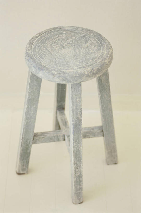 无人,竖图,俯视,室内,特写,白天,静物,阴影,灰色背景,反射,木制,板凳,影子,凳子,一个,木制品,摄影,影棚,单个,彩图,高角度拍摄,影棚拍摄,拍摄