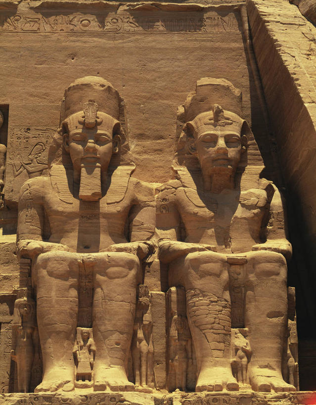 无人,坐,竖图,室外,白天,正面,旅游,度假,建材,名胜古迹,标志建筑,城市,地标,建筑,雕塑,非洲,埃及,阴影,遗迹,艺术,装饰,光线,材料,雕刻,雕像,影子,砖,砖块,墙,古迹,文物,娱乐,建设,古建筑,墙壁,墙面,两个,阳光,工艺品,享受,休闲,砖头,旅游胜地,放松,建造,纪念,美术,主题,陈列,古文明,首府,阿拉伯埃及共和国,金字塔之国,棉花之国,功能,美学,阿斯旺,阿斯旺省,阿非利加洲,阿布辛贝神庙,阿布辛拜勒神庙,石料,坐着,彩图,砌墙砖,拟人