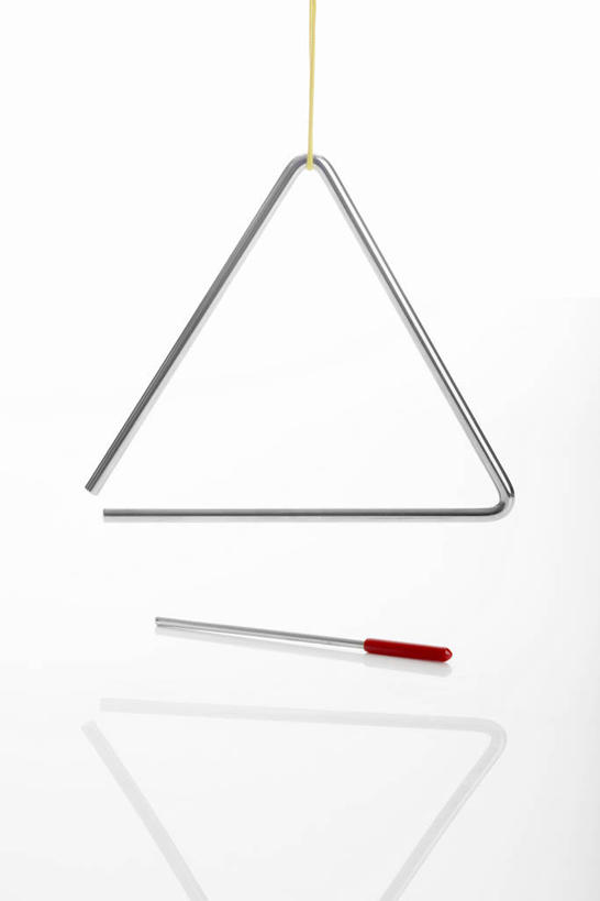 无人,竖图,室内,特写,白天,白色背景,正面,静物,阴影,反射,影子,乐器,三角铁,音乐,一个,摄影,影棚,单个,打击乐器,三角铃,彩图,影棚拍摄,拍摄