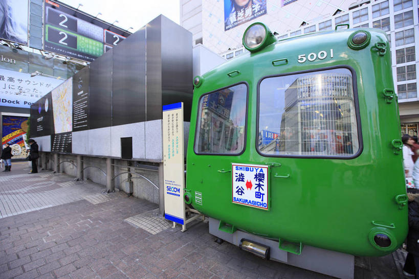 无人,家,横图,室外,白天,正面,度假,美景,城市风光,城市,公共汽车,车站,东京,日本,亚洲,阴影,光线,影子,房屋,屋子,景观,巴士,站台,公交车,娱乐,楼房,月台,住宅,车,阳光,交通工具,享受,休闲,景色,放松,载具,东亚,本州,关东地方,本州岛,日本国,东京都,涩谷,涉谷,涩谷区,彩图,房子,涩谷站