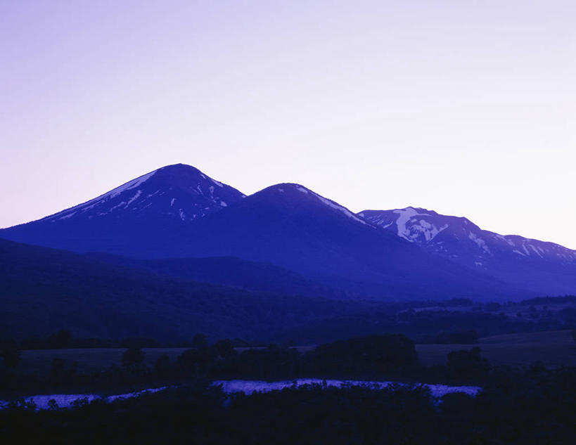 无人,横图,室外,白天,正面,旅游,度假,美景,山,山脉,树林,植物,日本,亚洲,阴影,光线,影子,景观,山峰,山峦,背光,娱乐,树,树木,蓝色,绿色,蓝天,天空,阳光,自然,群山,天,享受,休闲,景色,放松,生长,晴朗,成长,自然风光,逆光,东亚,本州,万里无云,本州岛,日本国,青森,青森县,东北地方,晴空,晴空万里,彩图,八甲田山