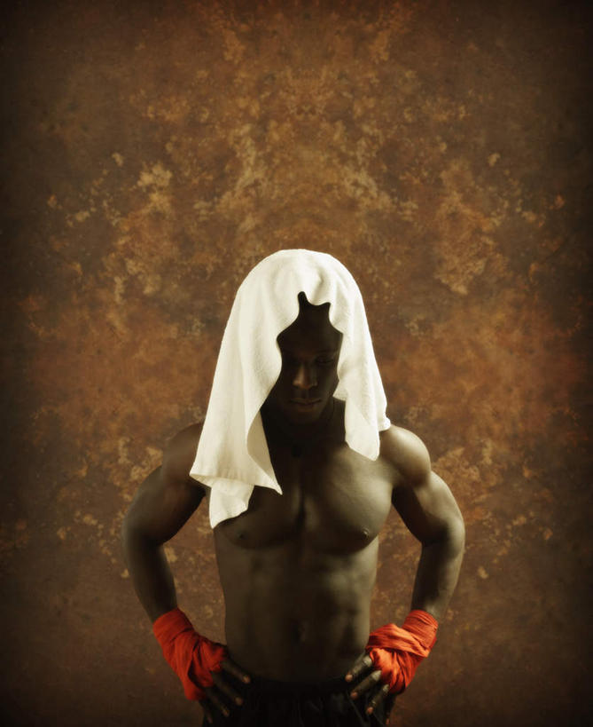 西方人,肌肉,头发,裸体,赤膊,一个人,拳击手,竖图,室内,白天,白色背景,正面,锻炼,快乐,比赛,运动,竞争,拳击,欧洲,黑人,欧洲人,仅一个男性,仅一个人,浴巾,带子,拳击手套,娱乐,裸露,仅一个年轻男性,黑色,毛巾,休闲,摄影,影棚,赤裸,体育运动,裸,体育,男人,男性,年轻男性,发型,拳击家,拳击运动员,绷带,半身,彩图,影棚拍摄,健身,拍摄,发,短发