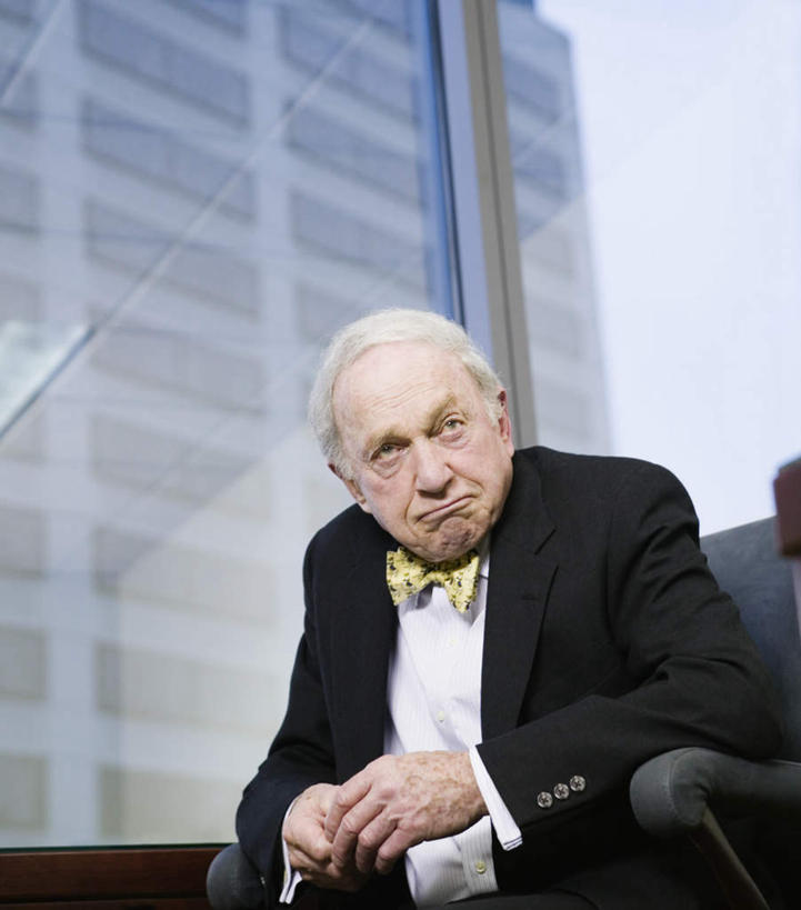 西方人,一个人,商务人士,商务男性,办公室,高楼大厦,坐,双手交叉,竖图,室内,白天,背景,仰视,衬衫,西装,商务,办公楼,职员,窗户,落地窗,写字楼,椅子,欧洲,欧洲人,仅一个人,握,套装,正装,朦胧,模糊,领结,注视,职业装,玻璃窗,楼层,观察,看,摩天大厦,握着,金融,商务套装,经济,观看,办公椅,旋转椅,察看,领导,挑眉,关注,商务装,领袖,贸易,工薪阶层,老年男性,男人,男性,白种人,白领,商人,上班族,十字手,坐着,半身,彩图,低角度拍摄,衬衣,西服,白领阶层,办公室职员