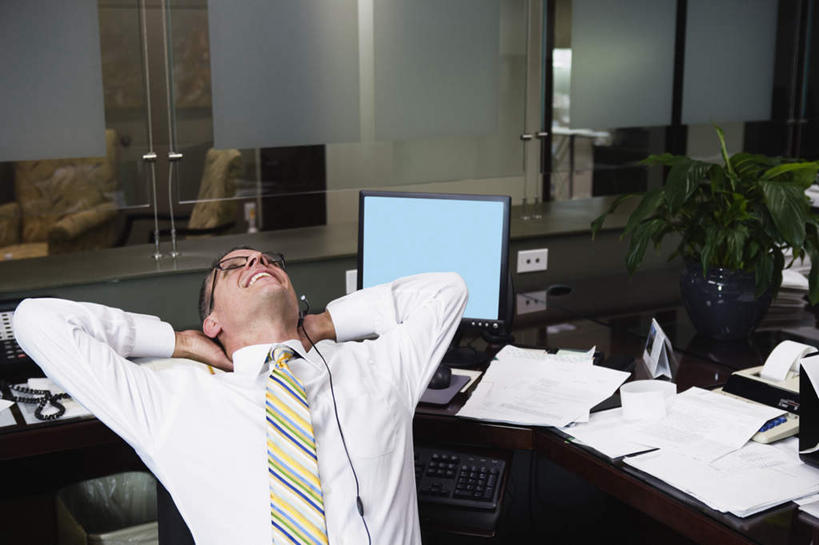 西方人,商务人士,商务男性,办公室,坐,躺,伸展双臂,横图,室内,白天,正面,衬衫,商务,职员,电脑,植物,窗户,桌子,椅子,欧洲,欧洲人,仅一个人,套装,正装,盆栽,文件,眼镜,办公桌,领带,盆景,注视,职业装,玻璃窗,绿色,资料,观察,看,休息,休闲,疲倦,台式电脑,放松,帅哥,金融,商务套装,经济,观看,办公椅,旋转椅,察看,疲劳,个人,疲惫,关注,通信设备,液晶显示器,商务装,贸易,工薪阶层,男人,男性,年轻男性,白种人,白领,商人,上班族,敞开双臂,伸开双臂,躺着,展开双肩,张开手臂,张开双臂,坐着,半身,彩图,衬衣,白领阶层,办公室职员