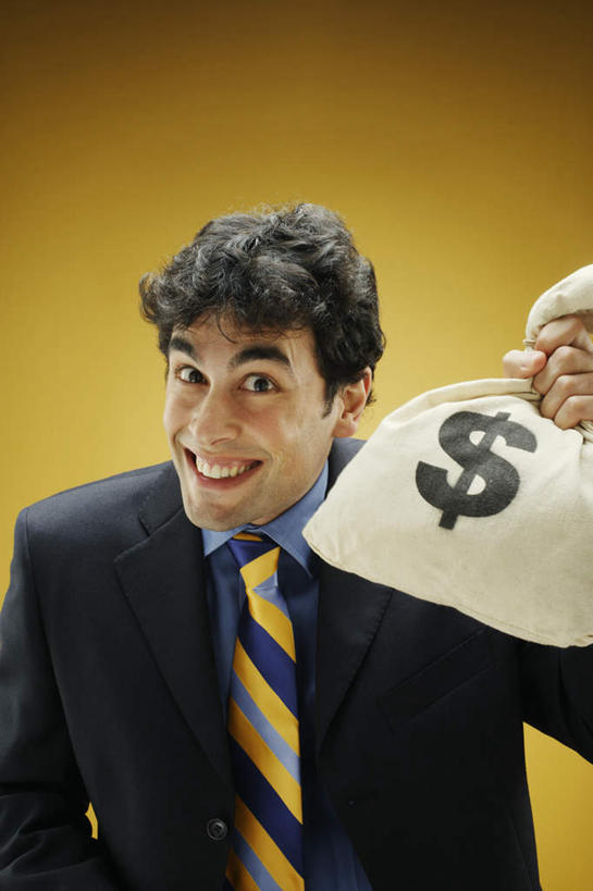 西方人,一个人,商务男性,站,笑,微笑,露齿笑,竖图,室内,白天,正面,衬衫,西装,兴奋,欧洲,欧洲人,仅一个男性,仅一个人,黄色背景,套装,领带,拿,拿着,注视,仅一个年轻男性,观察,看,站着,摄影,影棚,观看,察看,钱袋,关注,商务装,工薪阶层,金钱,男人,男性,年轻男性,白种人,白领,上班族,半身,彩图,影棚拍摄,衬衣,高兴,拍摄