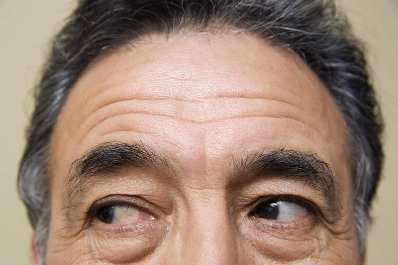 东方人,脸,眼睛,脸颊,眉毛,一个人,站,笑,微笑,露齿笑,横图,室内,特写,白天,白色背景,正面,亚洲,仅一个男性,仅一个人,注视,黄种人,观察,看,站着,仅一个老年男性,摄影,影棚,观看,察看,关注,老年男性,男人,男性,亚洲人,额头,脸部,脸蛋,眉,面部,眼眉,半身,彩图,影棚拍摄,拍摄,眼眉毛