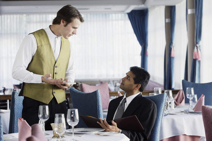 西方人,商务人士,商务男性,办公室,餐厅,站,坐,横图,室内,白天,正面,衬衫,西装,商务,职员,桌子,杯子,欧洲,黑人,欧洲人,套装,正装,高脚杯,领带,红酒杯,拿,拿着,注视,职业装,价目表,菜单,桌布,酒杯,观察,看,站着,金融,商务套装,经济,观看,察看,关注,商务装,贸易,工薪阶层,交流,男人,男性,年轻男性,白种人,非洲人,白领,商人,上班族,玻璃杯,沟通,交谈,站立,坐着,半身,彩图,西服,白领阶层,办公室职员