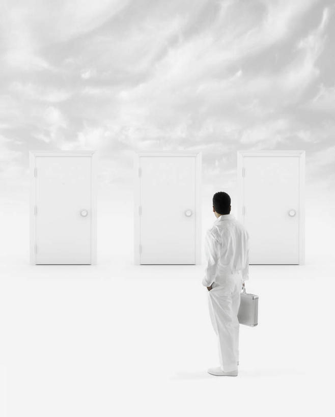 西方人,一个人,商务男性,站,竖图,室内,白天,白色背景,门,欧洲,欧洲人,仅一个男性,仅一个人,握,套装,公文包,拿,拿着,仅一个年轻男性,背面,把手,站着,握着,摄影,影棚,商务装,工薪阶层,男人,男性,年轻男性,白种人,白领,上班族,站立,彩图,全身,影棚拍摄,拍摄,商务包