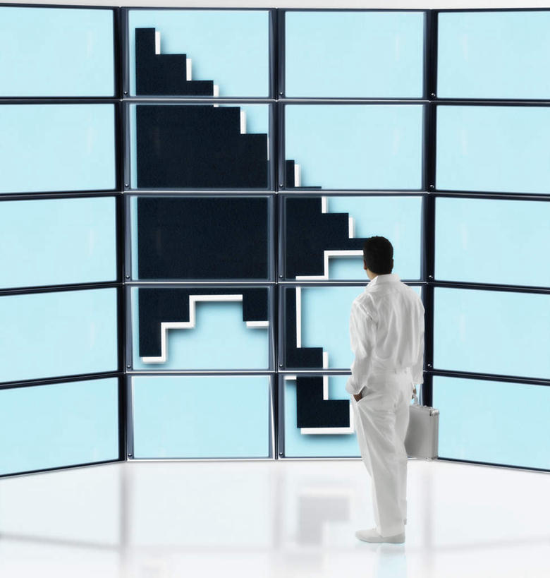 西方人,一个人,商务男性,站,竖图,室内,白天,显示器,互联网,技术,数码,科技,窗户,地板,楼梯,欧洲,欧洲人,仅一个男性,仅一个人,握,套装,二进制,因特网,网络,网址,信息,公文包,屏幕,域名,拿,拿着,方向,显示屏,箭头,台阶,仅一个年轻男性,背面,站着,握着,通信,创意,指向,商务装,地址,工薪阶层,输出设备,簇,计算机系统,数制,男人,男性,年轻男性,白种人,白领,上班族,站立,彩图,全身,商务包