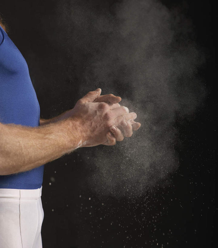 西方人,一个人,站,竖图,室内,白天,侧面,运动服,欧洲,欧洲人,仅一个男性,仅一个人,仅一个中年男性,握,服装,衣服,站着,握着,服饰,衣着,穿着,防滑,碳酸镁,衣饰,男人,男性,中年男性,白种人,站立,半身,彩图,吸汗,运动镁粉,防滑镁粉,防滑粉,运动装