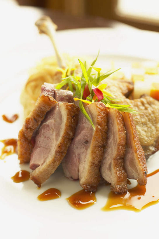 无人,竖图,俯视,室内,特写,白天,烹饪,西餐,餐具,朦胧,模糊,碟子,盘,调料,酱料,酱汁,肉,佐料,料理,食品,调味品,调味料,猪肉,酱,菜肴,美食,肉类,食物,盘子,碟,西式,佳肴,干辣椒,肉食,豚肉,海鲜酱,虾酱,彩图,高角度拍摄