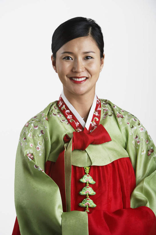 东方人,一个人,站,笑,微笑,露齿笑,竖图,室内,白天,白色背景,正面,民族服装,亚洲,仅一个女性,仅一个人,注视,黄种人,观察,看,站着,仅一个中年女性,摄影,服饰,影棚,观看,察看,关注,朝鲜服,女人,女性,中年女性,亚洲人,站立,半身,彩图,影棚拍摄,传统服装,民俗服,拍摄,韩服