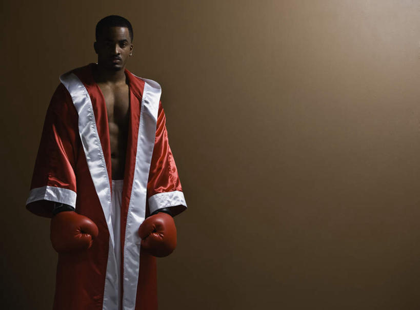 西方人,肌肉,健壮,一个人,拳击手,站,横图,室内,白天,正面,锻炼,安全,比赛,运动,拳击,欧洲,非洲,黑人,欧洲人,仅一个男性,仅一个人,防护,拳击手套,注视,运动器械,仅一个年轻男性,红色,手套,观察,看,站着,健康,披风,健身器械,活力,力量,摄影,影棚,褐色背景,观看,青春,保护,察看,强壮,关注,保险,健身器材,保全,周全,安稳,安定,防护手套,平安,体育,男人,男性,年轻男性,非洲人,拳击家,拳击运动员,站立,半身,彩图,影棚拍摄,健身,拍摄,比赛披风,出场服,拳击出场服,拳击披风,拳击战袍,武术战袍,战袍,运动器材