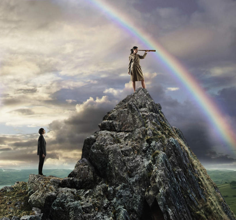 西方人,无人,两个人,同事,商务人士,商务男性,商务女性,站,横图,插画,室内,白天,正面,衬衫,成功,合作,团队,集体,信心,数码,仪器,科技,海浪,海洋,石头,山,山脉,植物,欧洲,欧洲人,眺望,握,阴影,套装,检查,研究,反射,分析,光线,科学,网络,石子,望远镜,影子,浪花,山顶,山峰,云,云朵,草药,药草,山峦,高光,几何,计算机图形,拿,合成,云彩,图画,拿着,注视,队伍,中药,画,蓝色,白云,蓝天,天空,阳光,海水,群山,天,红花,观察,看,站着,清晰,探索,握着,放大,晴朗,观看,仔细,电脑合成图,数码合成图,科研,察看,科学技术,领导,瞭望,聚焦,合成图,成就,关注,药材,中草药,商务装,合伙,领袖,漫画,海景,工薪阶层,远视镜,瞭望镜,沉积岩,中药材,本草,写实,具体,具象,杜红花,光学,清楚,草红,草红花,颠峰,极峰,水成岩,男人,男性,年轻男性,年轻女性,女人,女性,白种人,白领,上班族,大海,风浪,海,海水的波动,近岸浪,石块,岩石,涌浪,晴空,站立,彩图,全身,衬衣,光学仪器,千里镜