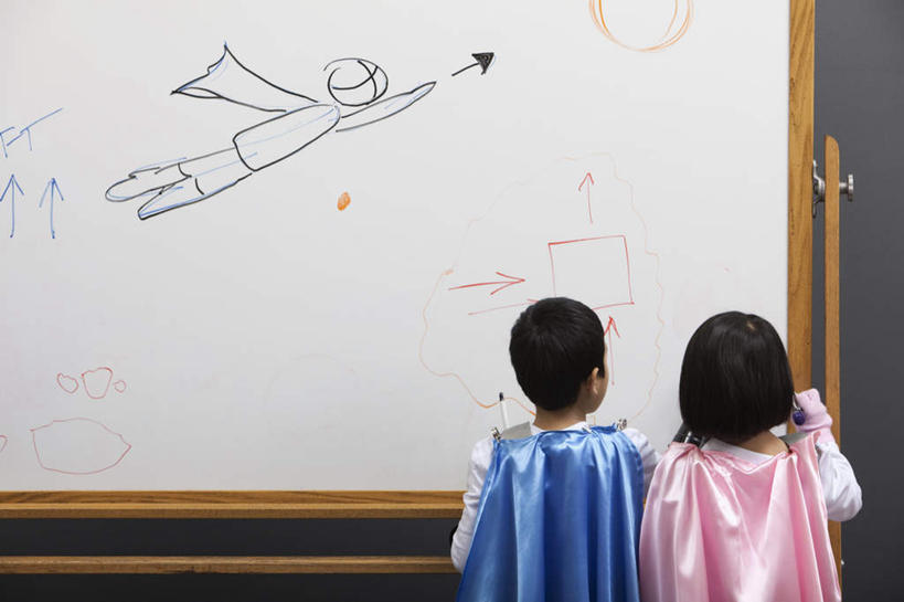 东方人,儿童,两个人,家庭,站,横图,室内,白天,抽象,绘画,纯洁,亚洲,灰色背景,服装,艺术,彩绘,图案,艺术品,古典,休闲装,黄种人,文化,小孩,背面,衣服,白板,工艺品,品味,站着,休闲,概念,温暖,温馨,一家人,休闲服,披风,可爱,童年,童趣,摄影,服饰,影棚,美术,和睦,高雅,记录板,童真,烂漫,无邪,记事板,美学,图文,天真,男孩,男人,男性,女孩,女人,女性,亚洲人,站立,半身,彩图,影棚拍摄,拍摄,涂鸦,融洽,男生,女生