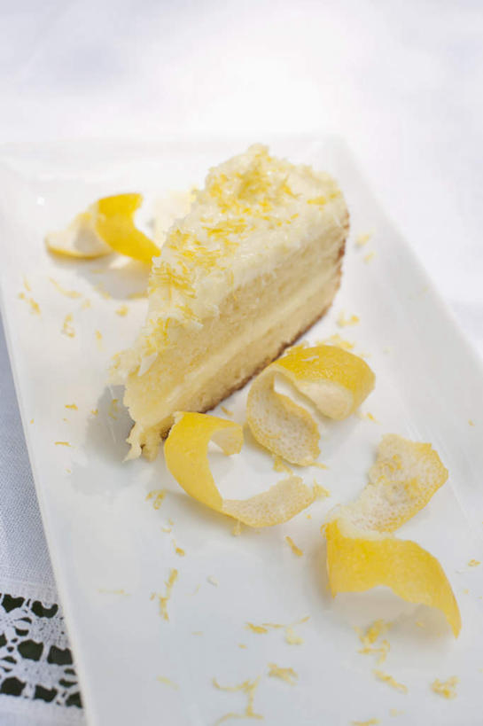 蝶泳,点心,无人,俯视,室内,特写,白天,下午茶,餐桌,桌子,柠檬,餐具,水果,一块,切开,阴影,新鲜,反射,碟子,盘,影子,生食,食品,果实,果皮,食物,糕点,一个,黄色,盘子,碟,切,摄影,有机食品,绿色食品,影棚,单个,餐台,柠檬皮,剖面,切面,益母果,柠果,彩图,高角度拍摄,影棚拍摄,拍摄,柠檬蛋糕,蛋糕