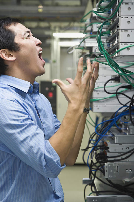 东方人,一个人,商务人士,商务男性,站,竖图,室内,白天,侧面,衬衫,通讯,失败,电脑,数据,亚洲,仅一个男性,仅一个人,仅一个中年男性,套装,沮丧,传输,网络,注视,黄种人,输入设备,通讯设备,开关,按钮,观察,看,站着,张嘴,难受,台式电脑,无奈,观看,失望,悲伤,光驱,网线,主机,察看,机箱,机房,伤心,难过,关注,失落,呐喊,通信设备,水晶头,商务装,张大嘴巴,工薪阶层,颓废,光盘驱动器,挫败,受挫,落败,落空,错过,失足,失意,失策,失算,颓丧,衰颓,悲哀,懊丧,颓靡,气馁,丧气,线缆,呼吁,叫嚣,败北,挫折,失利,男人,男性,中年男性,亚洲人,白领,上班族,张开嘴,站立,半身,彩图,衬衣