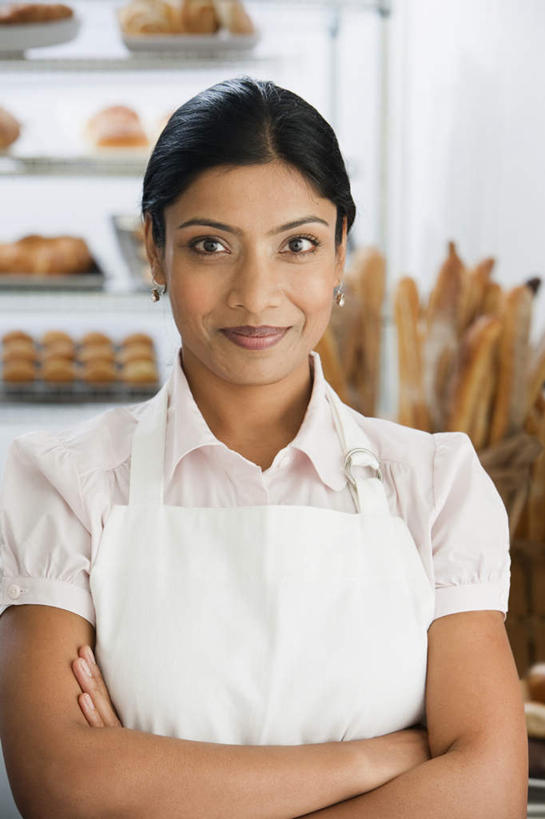 点心,面包,一个人,商店,站,笑,双手交叉,微笑,竖图,室内,白天,正面,亚洲,仅一个女性,仅一个人,许多,阴影,服装,反射,围裙,影子,食品,面点,法国面包,注视,休闲装,商铺,食物,糕点,衣服,观察,看,站着,仅一个中年女性,休闲,休闲服,服饰,观看,法棍,察看,长棍面包,双手抱胸,关注,面点师,烘焙师,法式长棍面包,市肆,商号,面包店,女人,女性,中年女性,亚洲人,印度人,站立,半身,彩图,店铺