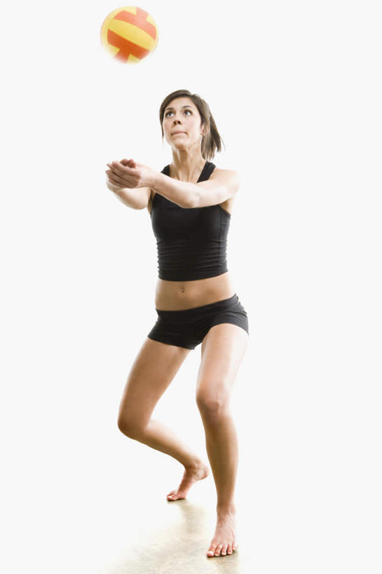 西方人,一个人,运动员,站,竖图,室内,白天,白色背景,正面,排球,欧洲,欧洲人,仅一个年轻女性,仅一个女性,仅一个人,阴影,服装,反射,背心,影子,排球装备,注视,运动器械,一个,衣服,观察,看,站着,健身器械,摄影,服饰,影棚,单个,观看,察看,衣着,穿着,关注,健身器材,衣饰,露脐装,排球运动,年轻女性,女人,女性,白种人,体育运动员,运动选手,抛,扔,抬头,仰头,站立,彩图,全身,影棚拍摄,拍摄,运动器材