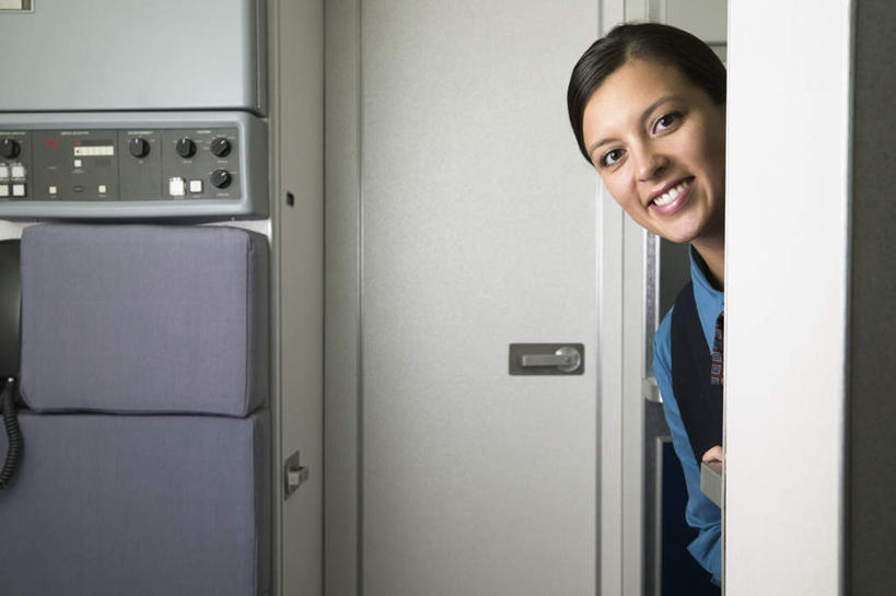 东方人,一个人,空姐,站,笑,微笑,露齿笑,横图,室内,白天,正面,工作服,制服,门,飞机,亚洲,仅一个年轻女性,仅一个女性,仅一个人,交通,注视,黄种人,航空,把手,门把手,门框,交通工具,打开,观察,看,站着,乘务员,航空乘务员,空乘,运输,观看,门把,察看,客机,开启,关注,载具,工作制服,年轻女性,女人,女性,亚洲人,拉手,站立,半身,彩图,工作套服