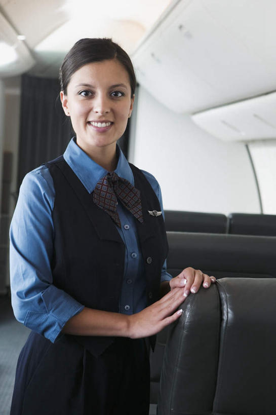 东方人,一个人,空姐,站,笑,微笑,露齿笑,竖图,室内,白天,正面,工作服,制服,窗户,飞机,椅子,亚洲,仅一个年轻女性,仅一个女性,仅一个人,交通,注视,黄种人,航空,玻璃窗,交通工具,观察,看,站着,乘务员,航空乘务员,空乘,搭,运输,观看,察看,客机,搭着,关注,载具,工作制服,年轻女性,女人,女性,亚洲人,站立,半身,彩图,工作套服