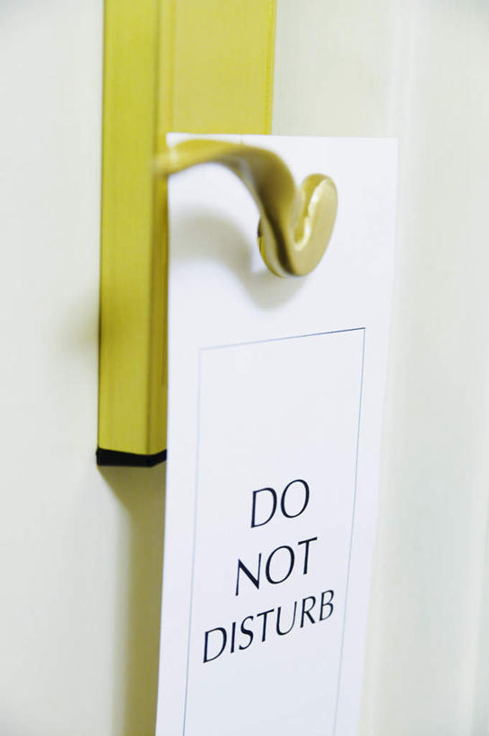 无人,宾馆,竖图,室内,特写,白天,正面,门,静物,英文,标志,文字,字符,字母,标识,白色,把手,门把手,门框,英文字母,门把,拉手,彩图,客店,客栈,旅店,旅馆,旅舍,汽车旅馆