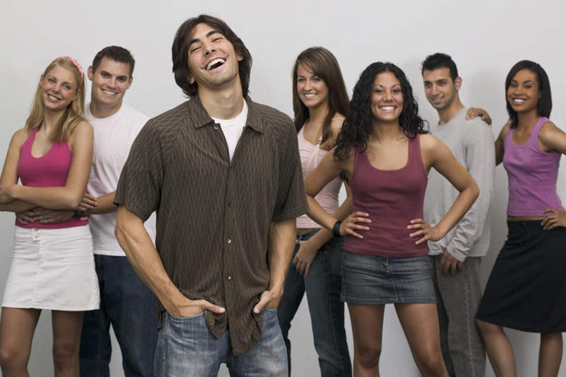 西方人,伙伴,朋友,站,笑,双手交叉,微笑,露齿笑,横图,室内,白天,正面,裙子,友谊,欧洲,非洲,黑人,欧洲人,服装,裤子,许多人,注视,牛仔裤,休闲装,手叉腰,衣服,叉腰,观察,看,站着,一群人,休闲,休闲服,短裙,服饰,观看,半身裙,牛仔裙,察看,双手抱胸,双手叉腰,双手插袋,关注,手插袋,双手抄兜,双手放兜,友情,男人,男性,年轻男性,年轻女性,女人,女性,白种人,非洲人,插兜,两手抄兜,两手放兜,手插兜,手放口袋,站立,半身,彩图,手抄兜