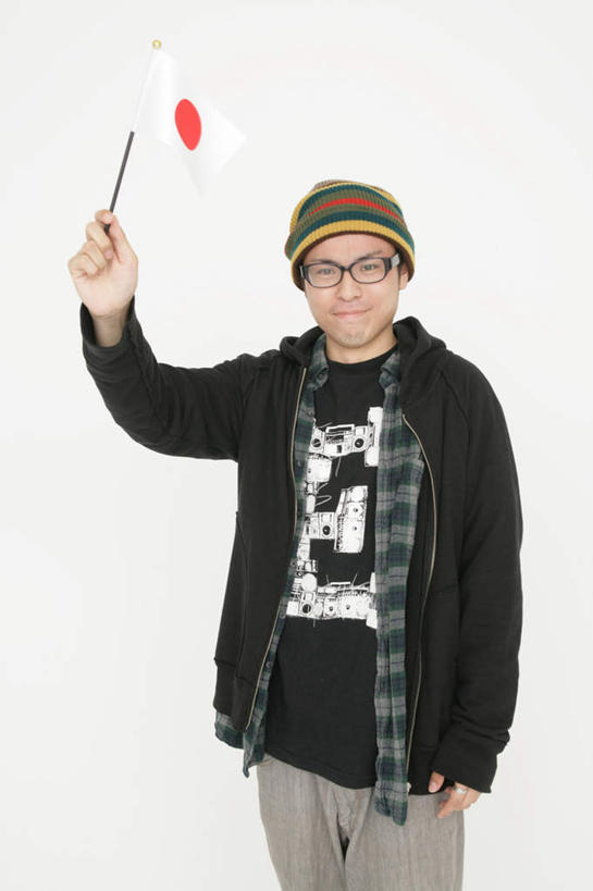东方人,一个人,站,举,竖图,室内,白天,白色背景,正面,旗帜,国旗,帽子,亚洲,仅一个男性,仅一个人,握,装饰,日本国旗,眼镜,拿,拿着,注视,黄种人,仅一个年轻男性,围巾,观察,看,托,站着,温暖,握着,摄影,影棚,围脖,观看,保暖,华丽,点缀,察看,御寒,关注,近视眼镜,衬托,美观,雅致,雅观,棉帽,男人,男性,年轻男性,亚洲人,旗,举起,举手,举着,向上举,向上伸,向上托,站立,半身,彩图,影棚拍摄,拍摄