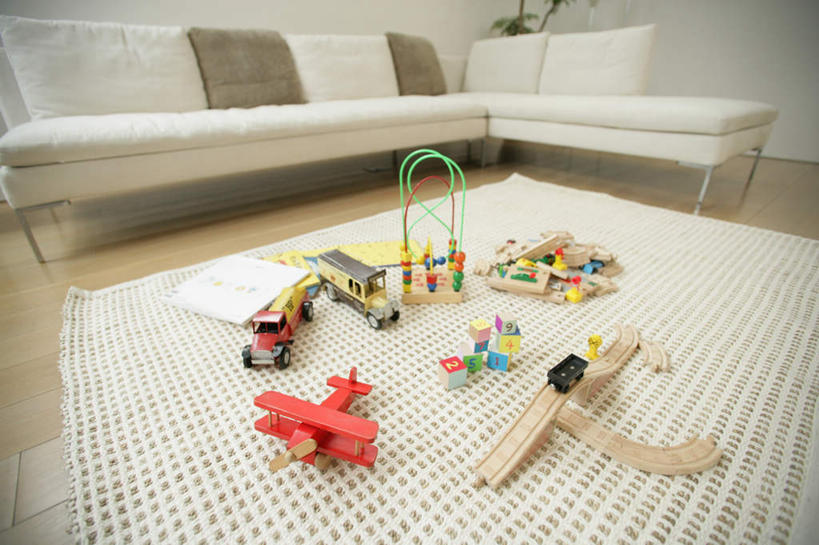 无人,客厅,横图,俯视,室内,白天,游戏,植物,地毯,沙发,飞机,玩具,装饰,编织,英文,标志,盆栽,文字,字符,手工艺品,字母,墙,盆景,织物,交通,玩,娱乐,航空,标识,墙壁,墙面,绿色,自然,工艺品,滑翔机,交通工具,休闲,益智,运输,生长,成长,活动,英文字母,华丽,修饰,点缀,起居室,发泄,消遣,智力,载具,布艺沙发,宣泄,衬托,美观,雅致,雅观,客堂,玩耍,嬉戏,彩图,高角度拍摄