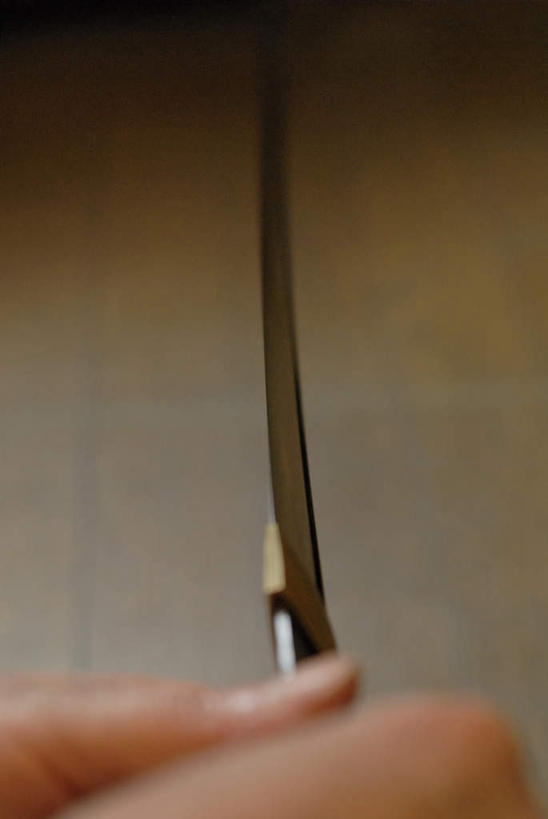 东方人,手,一个人,铁匠,竖图,俯视,室内,特写,白天,竞争,亚洲,仅一个男性,仅一个人,仅一个中年男性,对抗,握,朦胧,模糊,冲突,拿,拿着,黄种人,破坏,手部,武器,战争,握着,单手,损坏,剑,攻击,威胁,对立,矛盾,兵器,防御,敌对,挫败,斗争,抗拒,抗衡,杀伤,威慑,百兵之君,短兵,危险,男人,男性,中年男性,亚洲人,锻工,半身,彩图,高角度拍摄