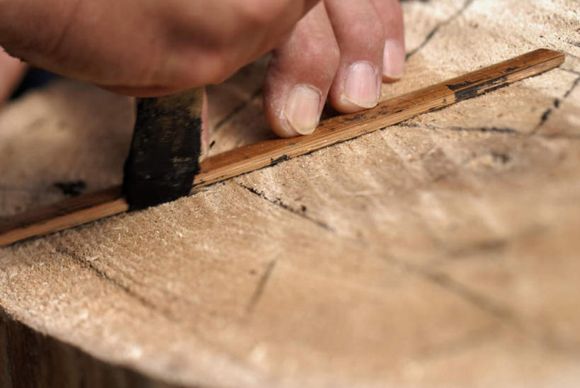 东方人,手,一个人,木匠,横图,室内,特写,白天,正面,金属制品,亚洲,双手,仅一个男性,仅一个人,仅一个中年男性,握,朦胧,模糊,金属,工具,树桩,拿,拿着,黄种人,树,树干,一个,手部,木桩,握着,单个,凿子,男人,男性,中年男性,亚洲人,木工,半身,彩图