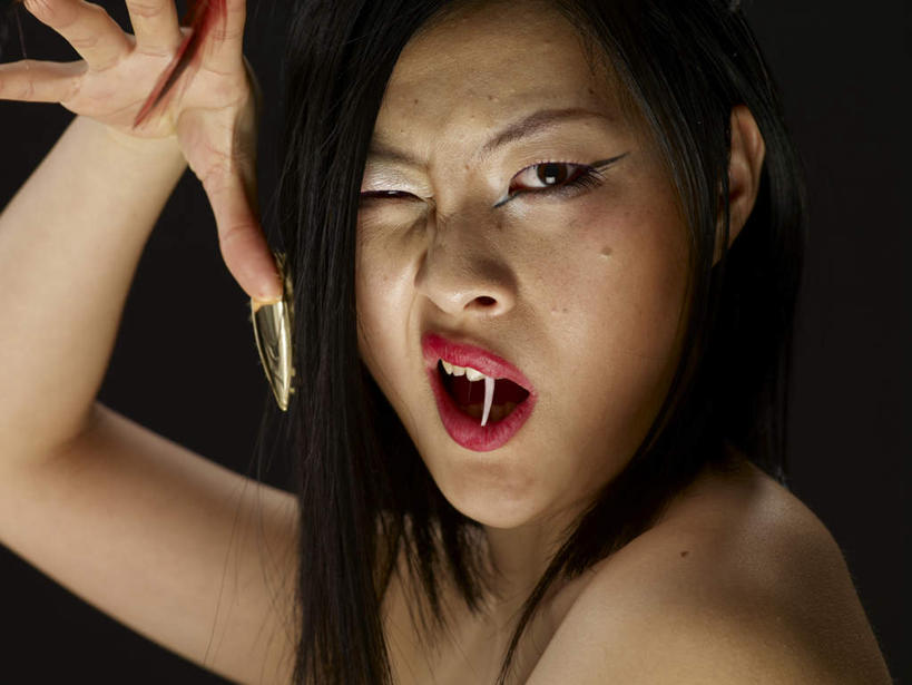 东方人,指甲,一个人,横图,室内,白天,正面,化妆,美容,羽毛,亚洲,仅一个年轻女性,仅一个女性,仅一个人,护肤,黑色背景,轻盈,柔软,装饰,注视,黄种人,裸露,观察,看,张嘴,保养,享受,休闲,眯眼,放松,眯,保健,摄影,影棚,观看,华丽,修饰,点缀,察看,张开五指,关注,裸,张大嘴巴,养颜,轻柔,衬托,美观,雅致,雅观,年轻女性,女人,女性,亚洲人,手指甲,张开嘴,半身,彩图,影棚拍摄,拍摄,五指张开