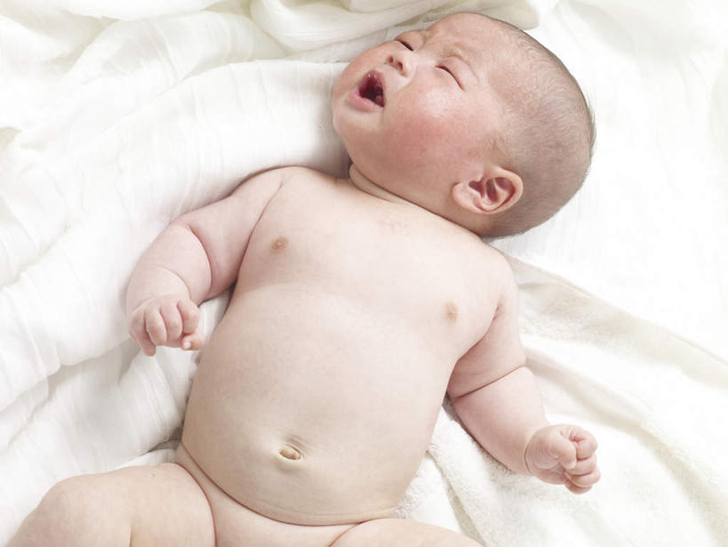 东方人,婴儿,儿童,一个人,躺,哭,横图,俯视,室内,白天,白色背景,纯洁,纺织品,亚洲,仅一个人,阴影,装饰,反射,毛毯,毯子,影子,黄种人,裸露,纺织,小孩,垫子,温暖,可爱,眼泪,摄影,活泼,影棚,华丽,修饰,点缀,泪水,宝宝,裸,纯真,烂漫,无邪,衬托,美观,雅致,雅观,卧着,伶俐,天真,亚洲人,孩子,躺着,卧,半身,彩图,高角度拍摄,影棚拍摄,哭泣,哭啼,拍摄